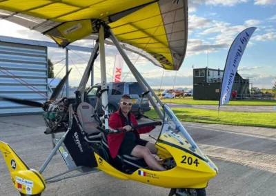 Bé, pilote et instructrice ULM, aux commandes de l’ULM Les Gaz’Ailes